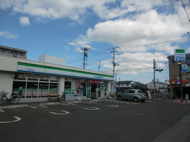 Convenience store. FamilyMart Izumi Nanakita store up (convenience store) 400m