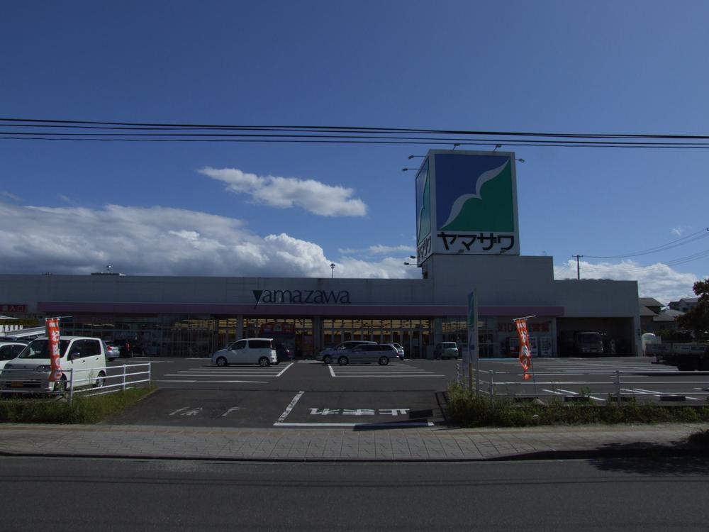 Supermarket. 700m until Yamazawa Nankodai shop