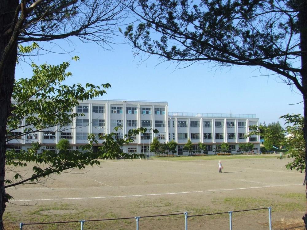 Primary school. Nankodaihigashi 800m up to elementary school