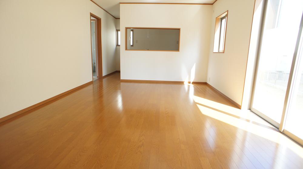 Same specifications photos (living)