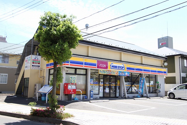 Convenience store. MINISTOP Mizuhodai store up (convenience store) 720m