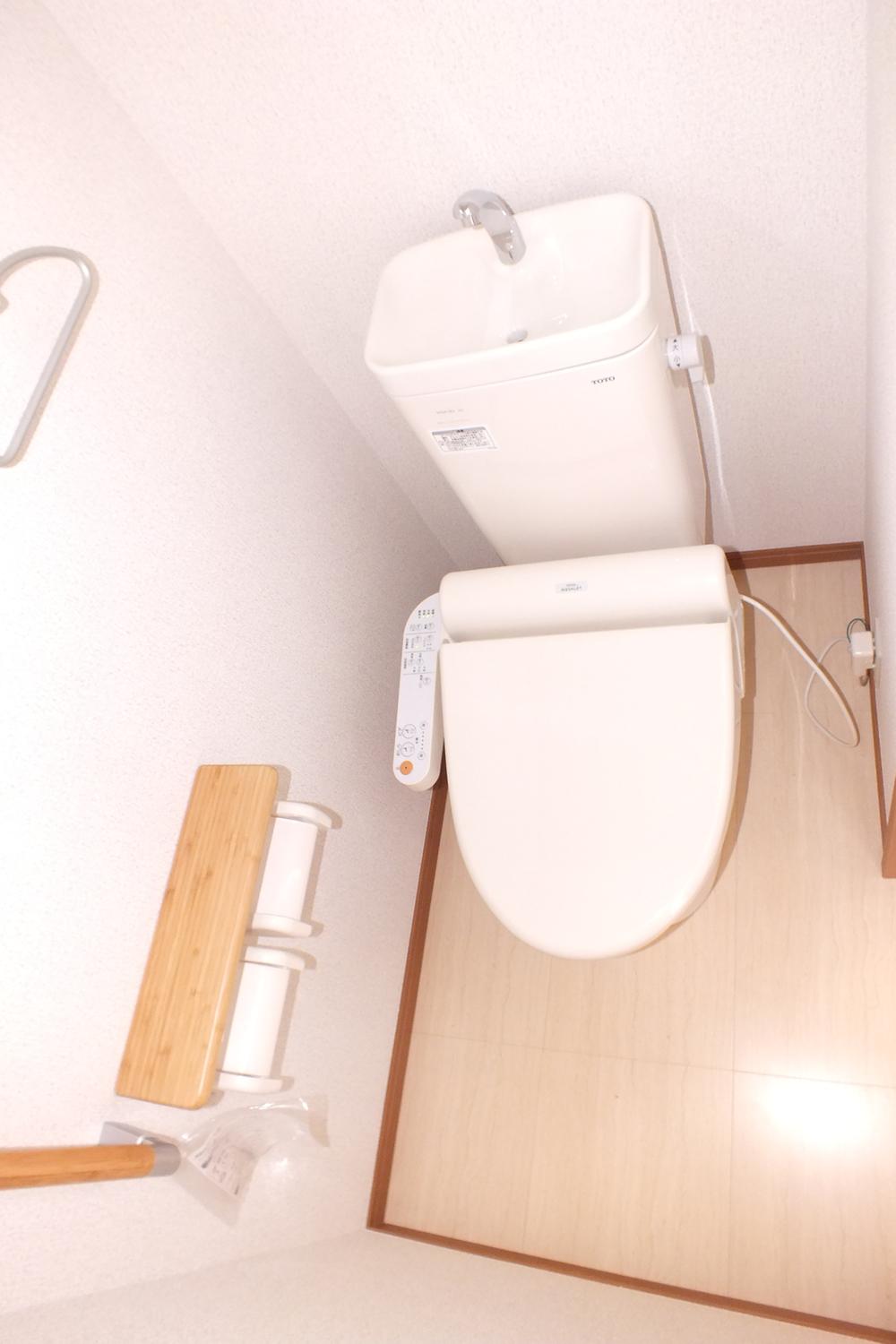 Toilet. «Same specifications»