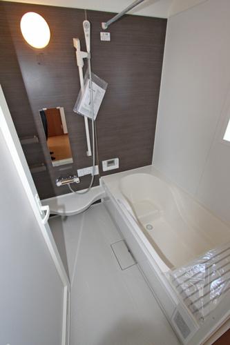 Same specifications photo (bathroom). Same specifications photo (system bus)