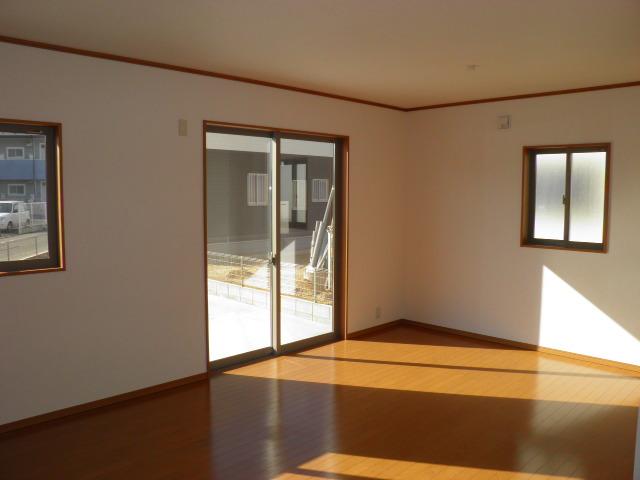 Same specifications photos (living). Same specifications