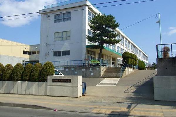 Primary school. 560m to Sendai Municipal black pine elementary school