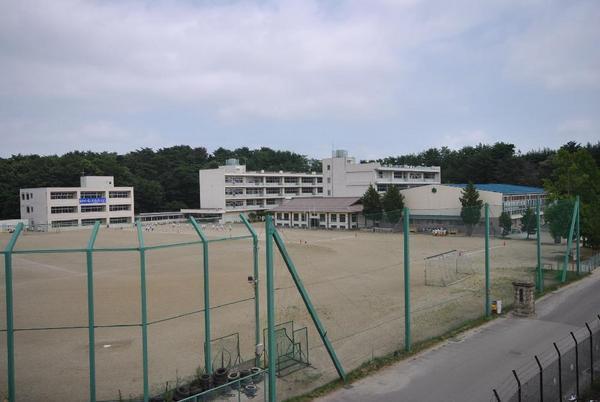 Junior high school. 1360m to Sendai Municipal Yaotome junior high school
