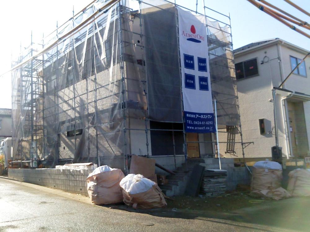 Local appearance photo. Local (11 May 2013) during shooting architecture