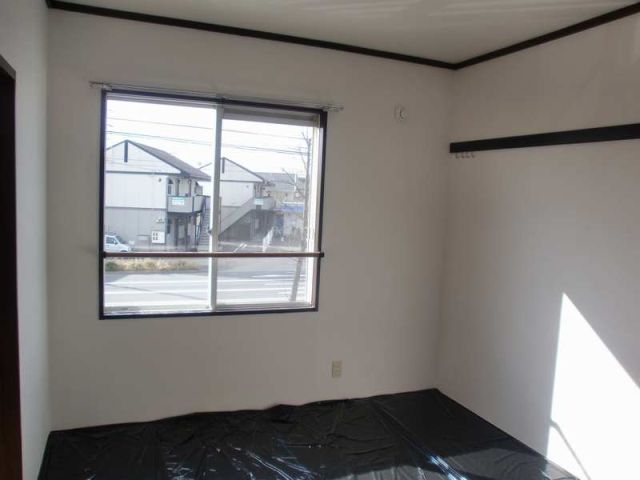 Living and room. Japanese-style room 6 quires. It is with a closet.
