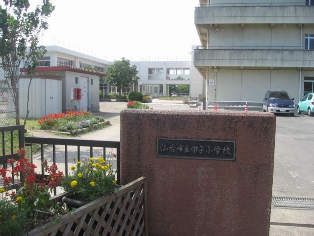 Primary school. Municipal Takko to elementary school (elementary school) 420m