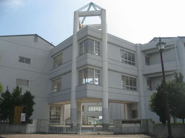 Junior high school. Municipal Takko until junior high school (junior high school) 890m