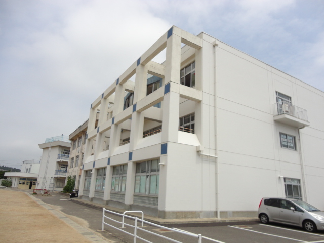 Junior high school. 1587m to Sendai Municipal Iwakiri junior high school (junior high school)