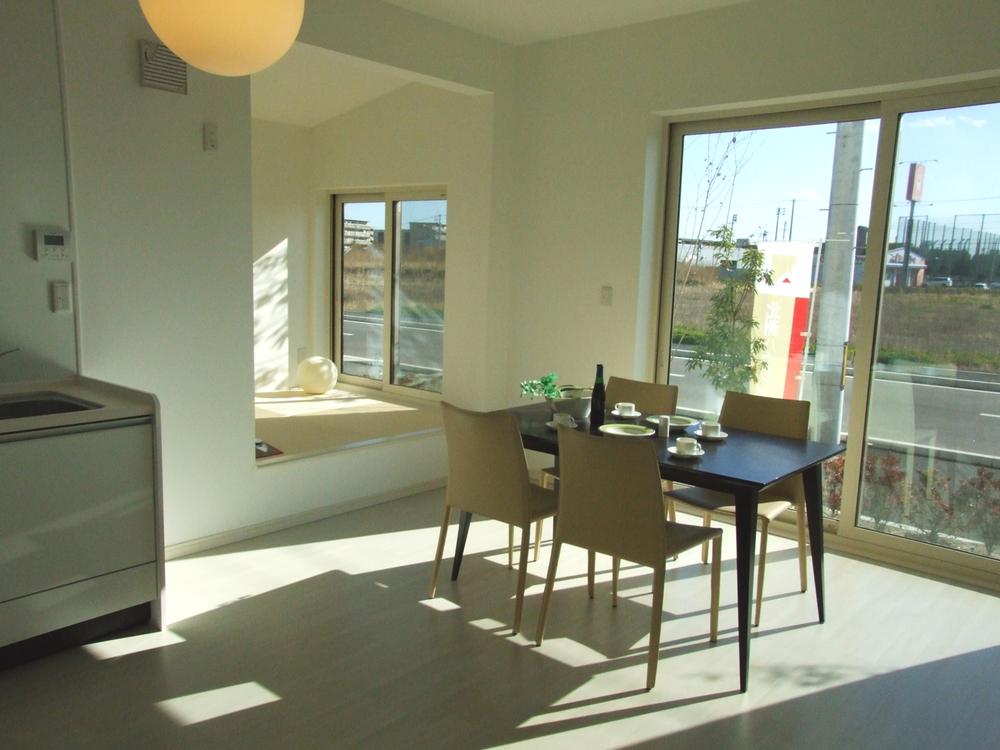 Other. Day good dining. Various applications there is a tatami corner of the small rise is in the back.  Local (11 May 2013) Shooting