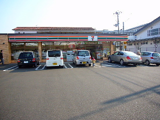 Convenience store. Seven-Eleven Sendai Fukudamachi chome store up (convenience store) 216m