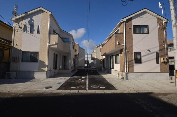 Local photos, including front road. Preview available