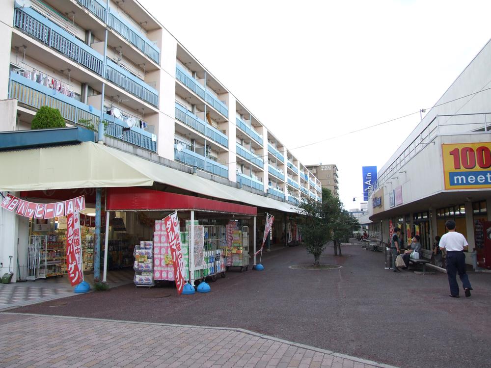 Shopping centre. Tsuruketani Shopping center Abba in 1340m