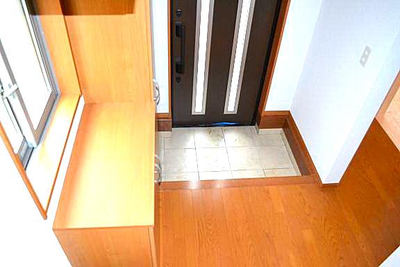 Entrance. It is the same specification preview photo. Model house we have guidance. Please feel free to contact us.