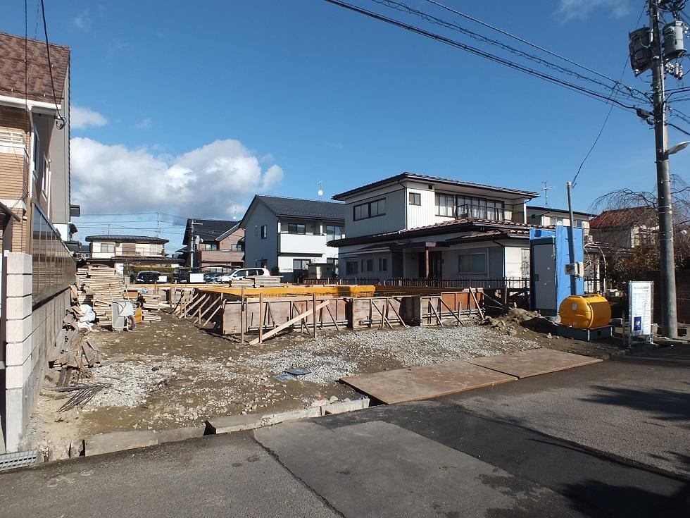 Local photos, including front road. Local (12 May 2013) Shooting