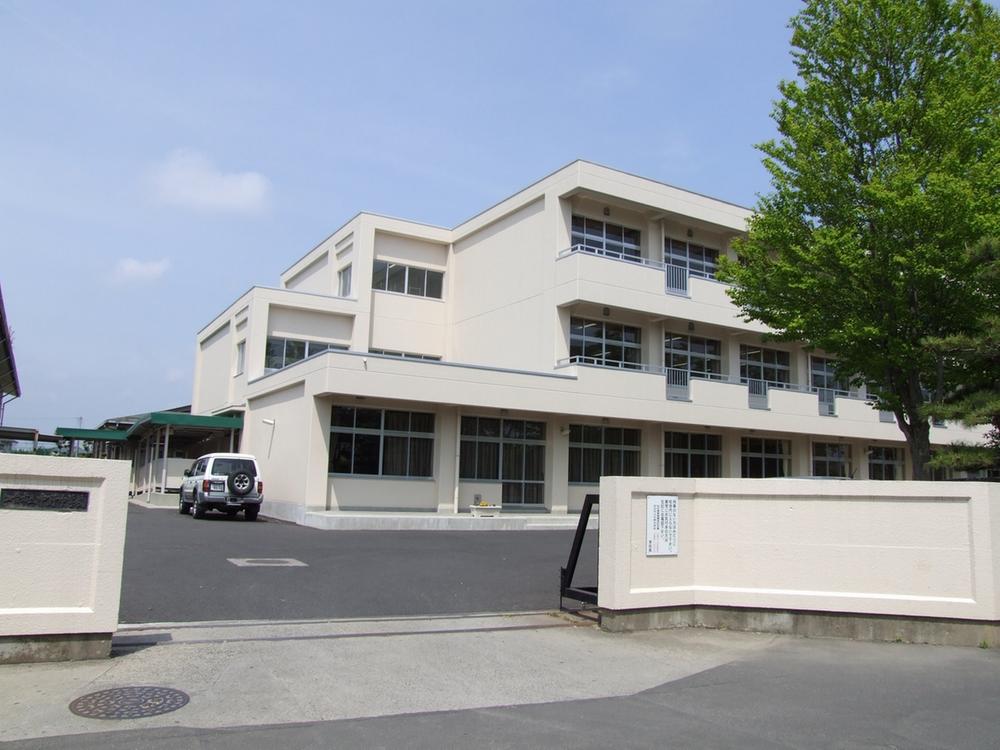 Junior high school. 1588m to Sendai Municipal Nakano Junior High School