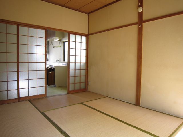 Living and room. Southwest of the Japanese-style room