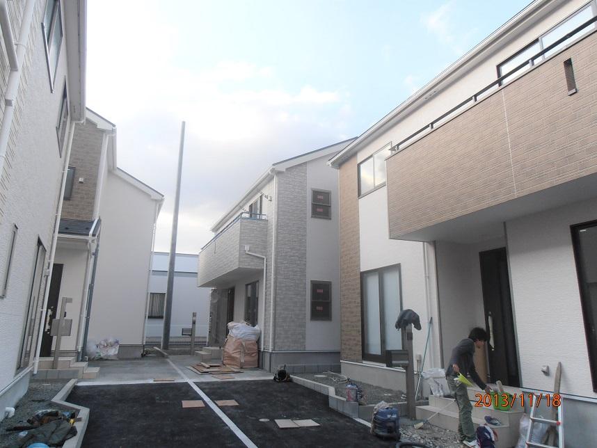 Local photos, including front road. Local (11 May 2013) Shooting