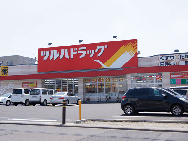 Surrounding environment. Tsuruha drag Sendai Miyachiyo store (4-minute walk / About 300m) other medical products, Daily necessities, Cosmetics, Food, Baby Products, etc., Kinds aligned fully stocked drag shop. Also features a crane Osteopathic Council.
