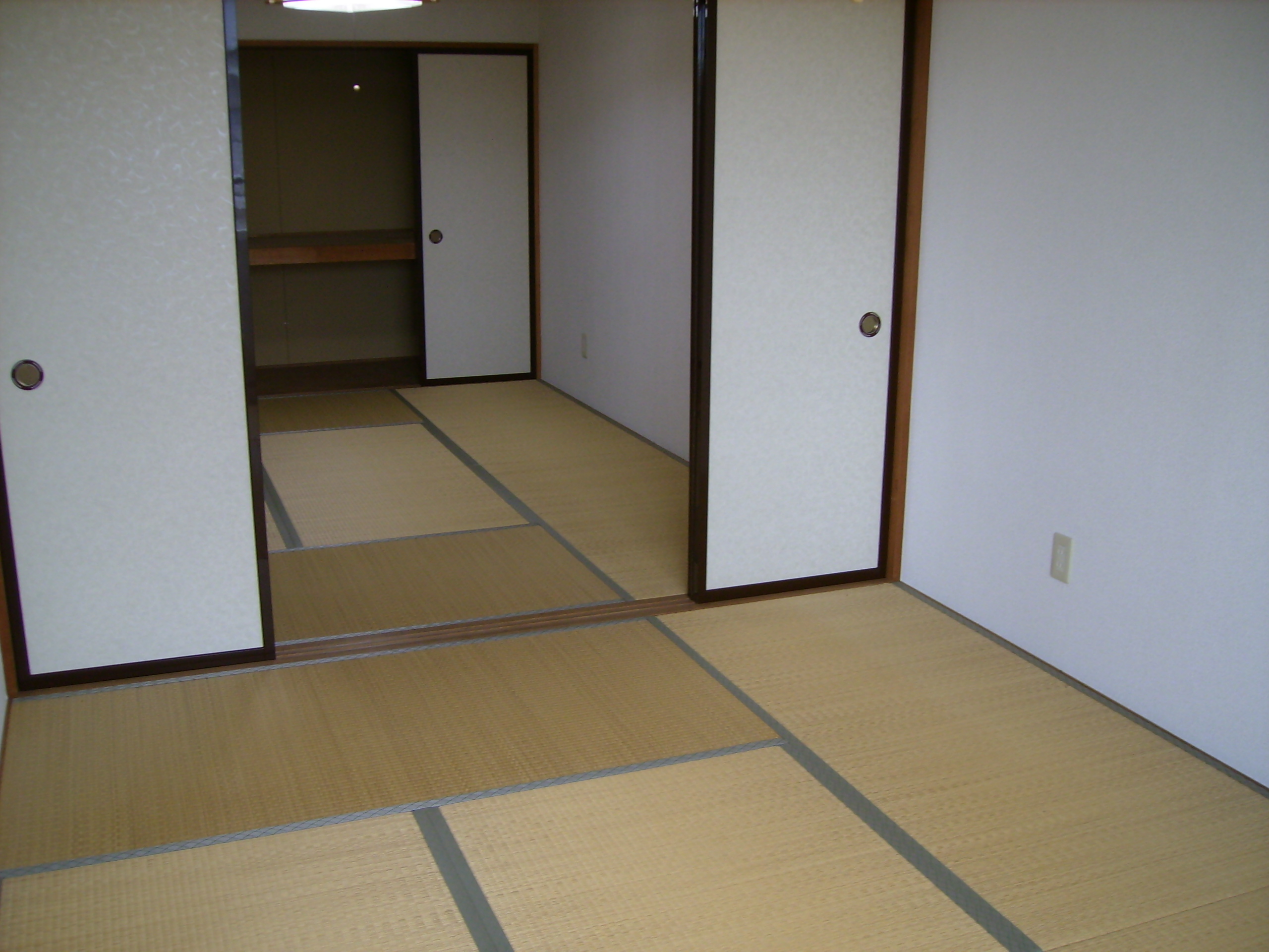 Other room space. Japanese-style room 6 quires 2 between