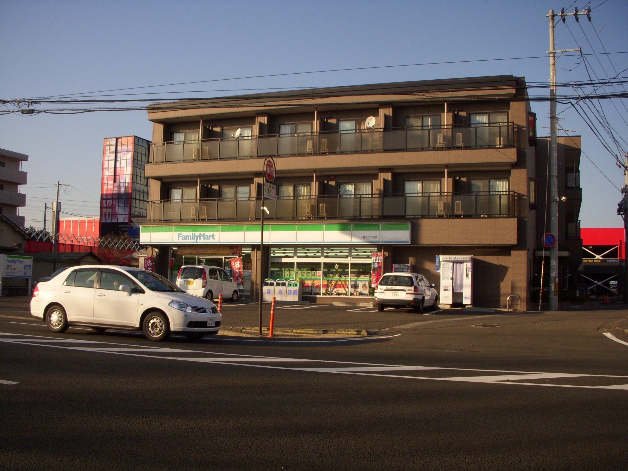 Convenience store. Famiryima - 640m until note (convenience store)
