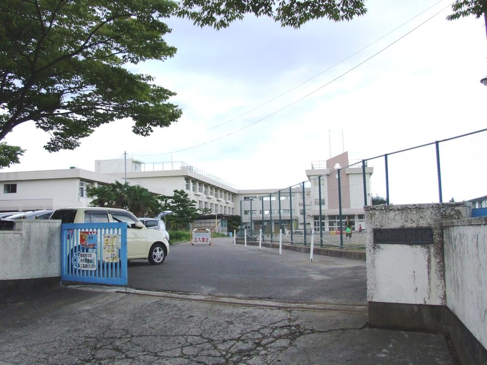 Primary school. Tsurutani until elementary school 760m