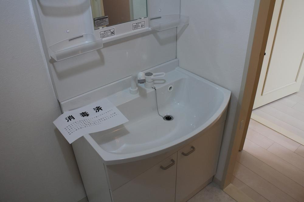 Wash basin, toilet. Wash basin ・ Washroom (September 2013) Shooting