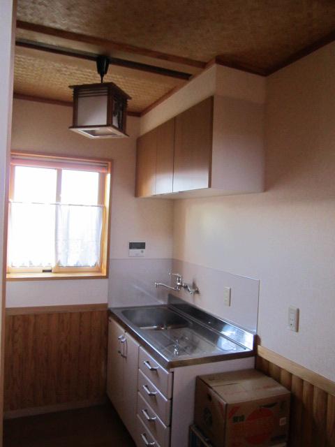 Kitchen. Second floor kitchenette