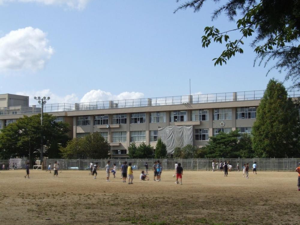 Primary school. 940m until Nakata Elementary School
