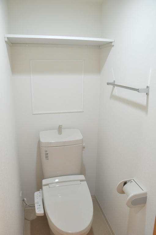 Toilet. 2013 November 2, shooting