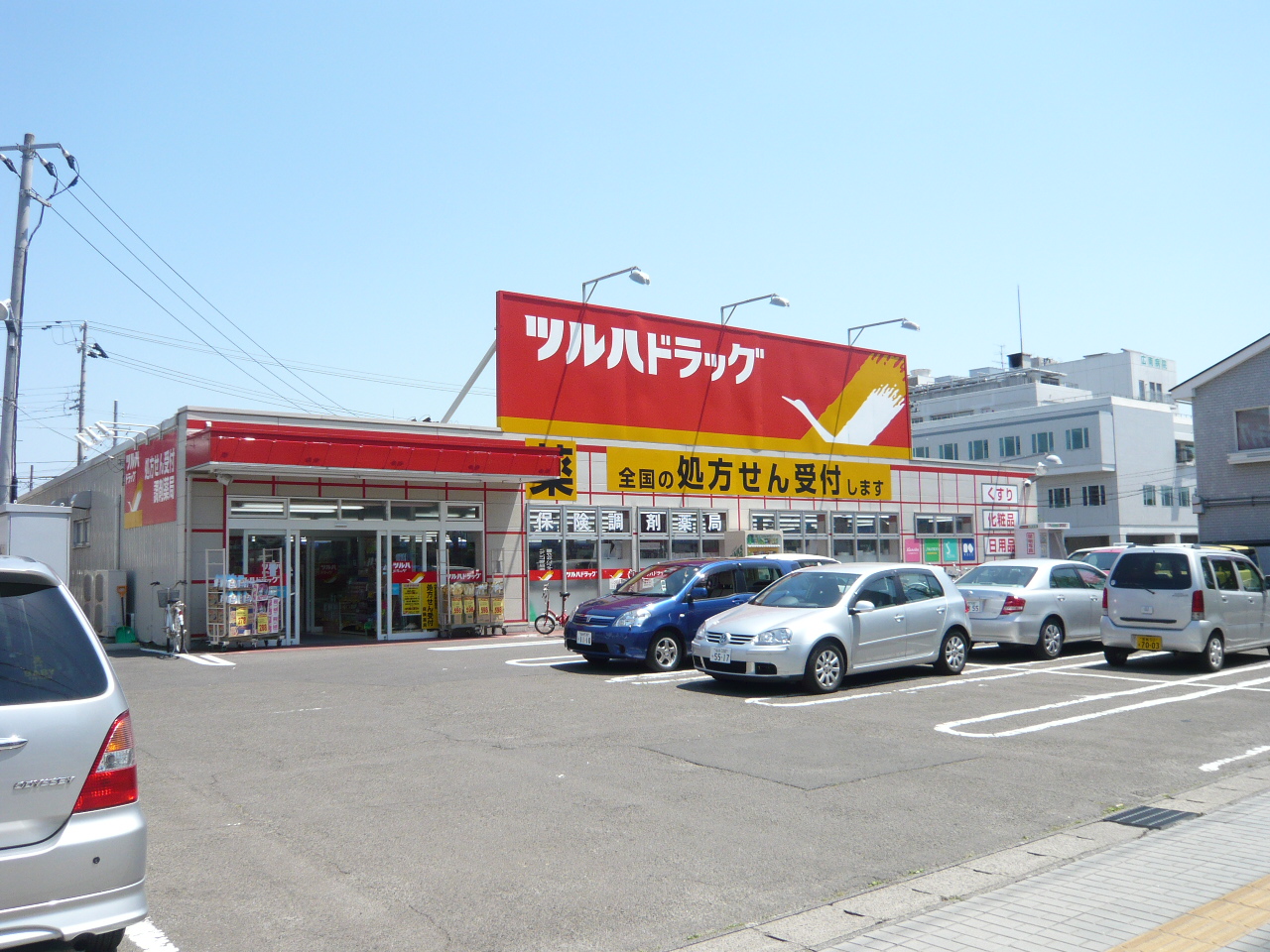 Dorakkusutoa. Tsuruha drag Nagamachiminami shop 430m until (drugstore)