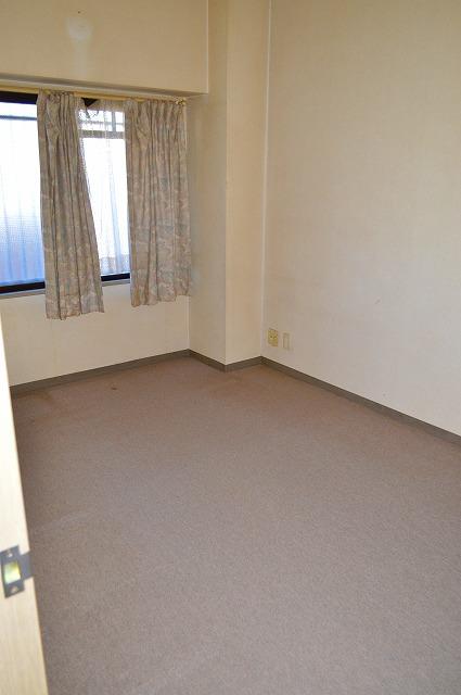 Non-living room. Indoor (12 May 2013) Shooting