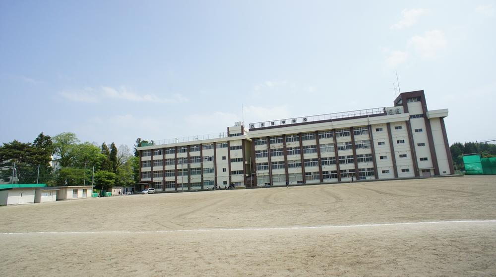 Junior high school. Nishitaga 825m until junior high school