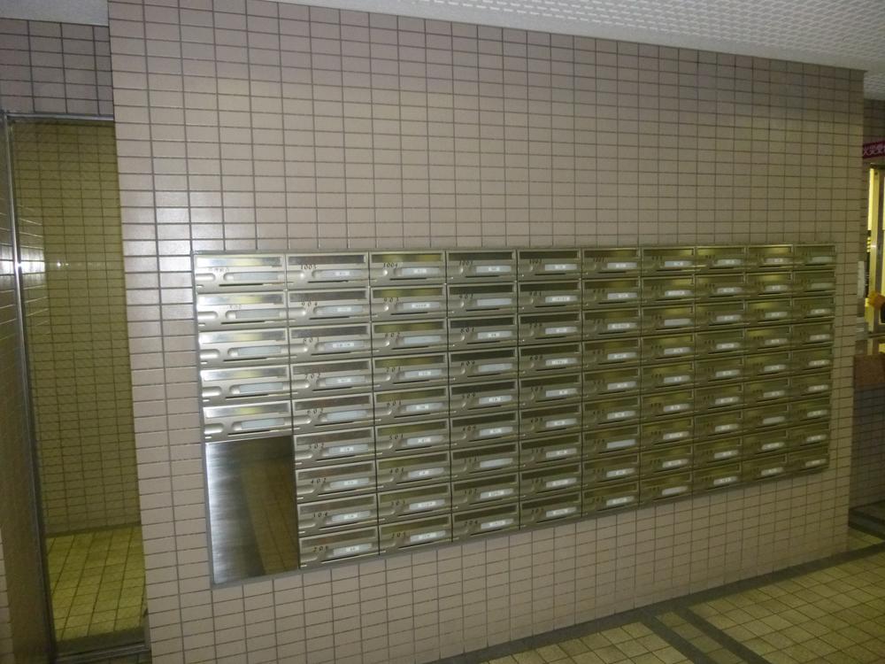 Entrance. Common areas