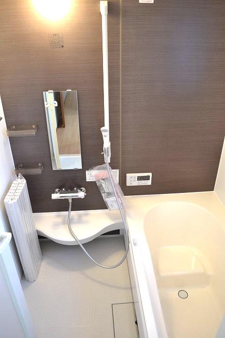 Same specifications photo (bathroom). Support armrest, Support flange, When Ya rises, It is easy to grasp shape when in and out of the bathtub. Clean wall insulation dirt hardly marked with scratches. And rust worry does not have any. It does not leave a big water droplets