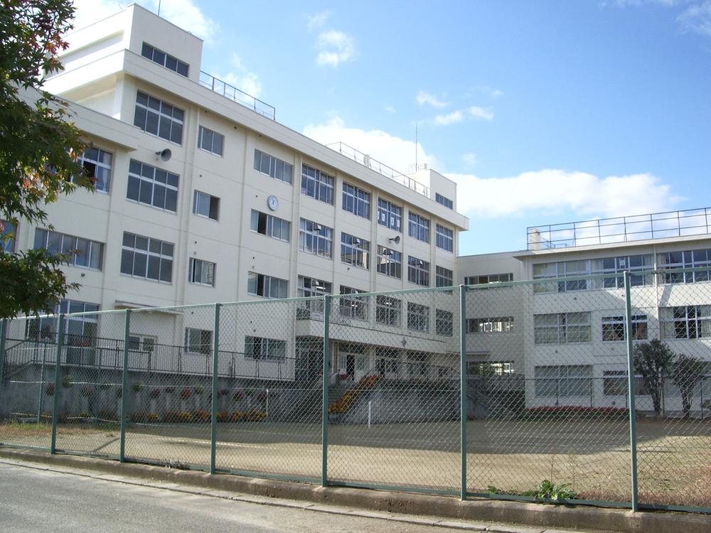 Junior high school. 320m to Sendai Municipal Atago junior high school