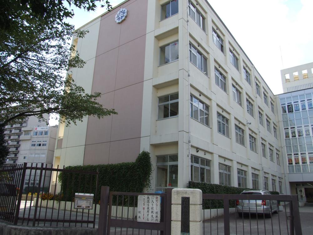 Junior high school. 1330m to Sendai Municipal Itsutsubashi Junior High School (selectable)