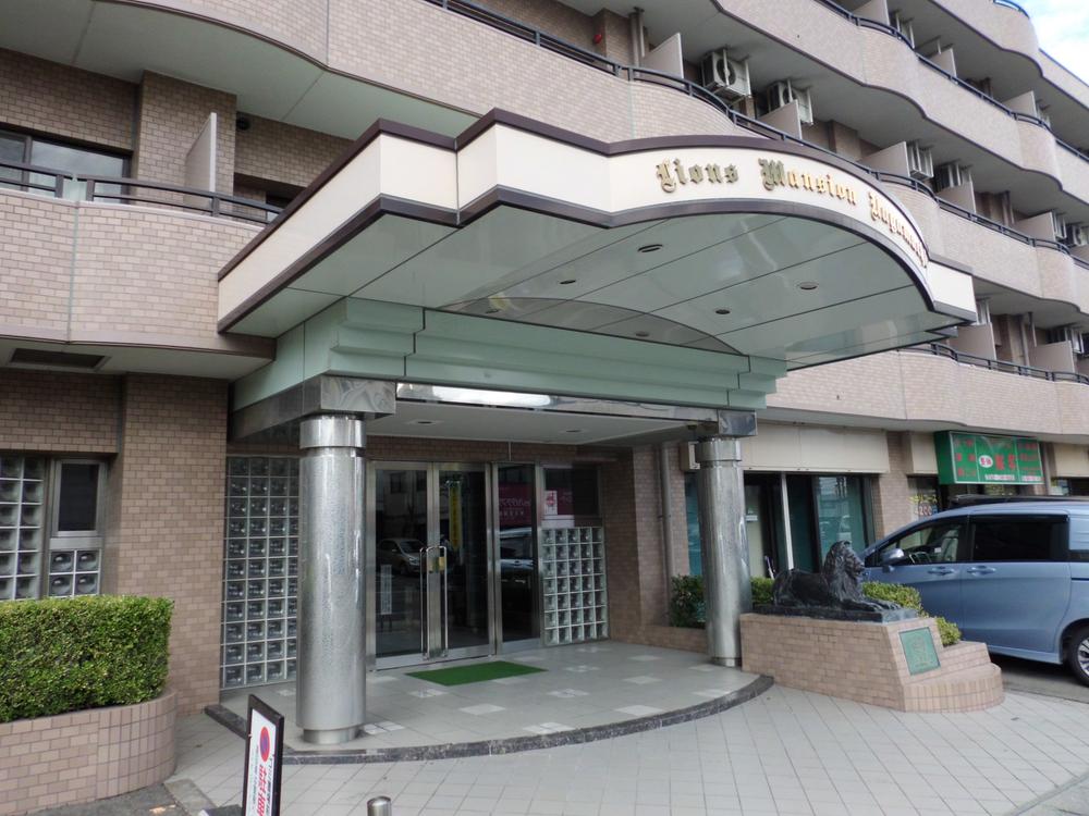 Entrance. Entrance (10 May 2013) Shooting