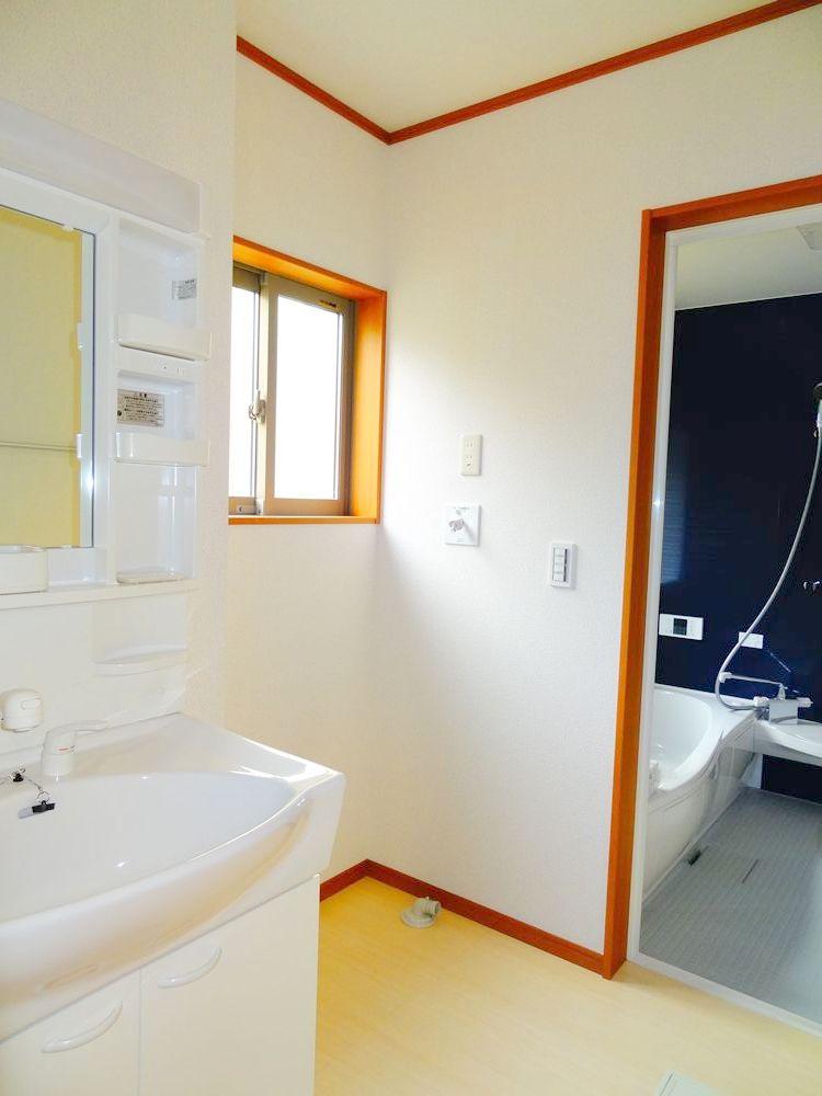 Wash basin, toilet