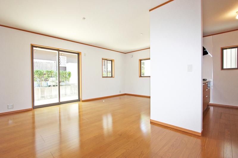 Same specifications photos (living). (1 Building) same specification