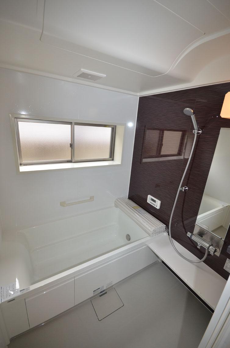 Bathroom. New unit bus