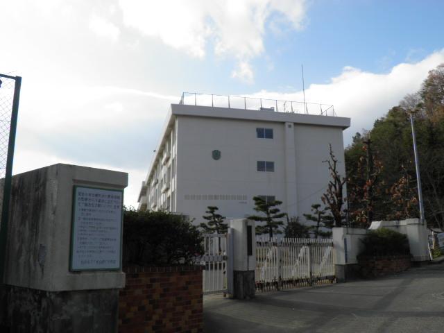 Primary school. 840m to Sendai Municipal Yagiyamaminami Elementary School