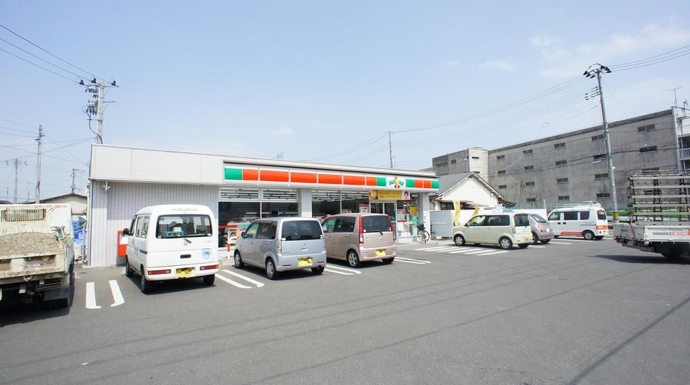 Convenience store. 820m until Thanksgiving Sendai Nishinodaira shop