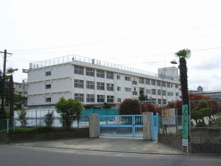 Primary school. 1400m to Sendai Municipal Higashinaga the town elementary school