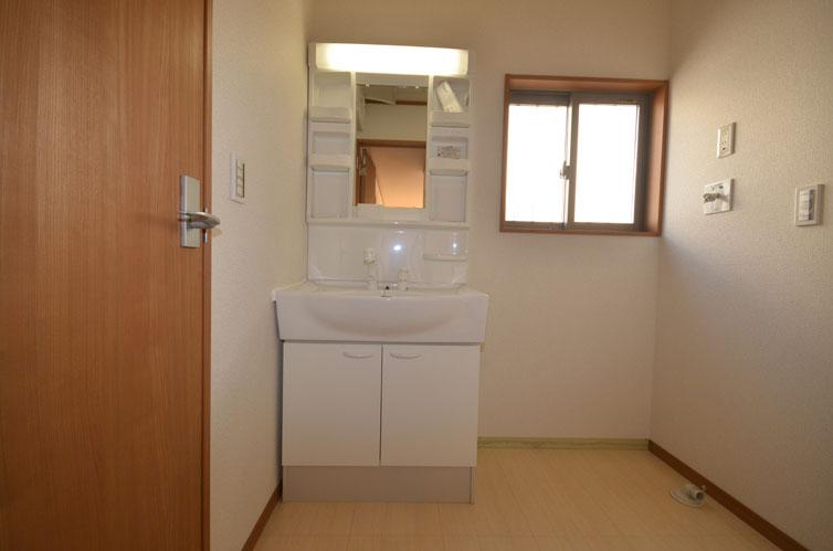 Wash basin, toilet