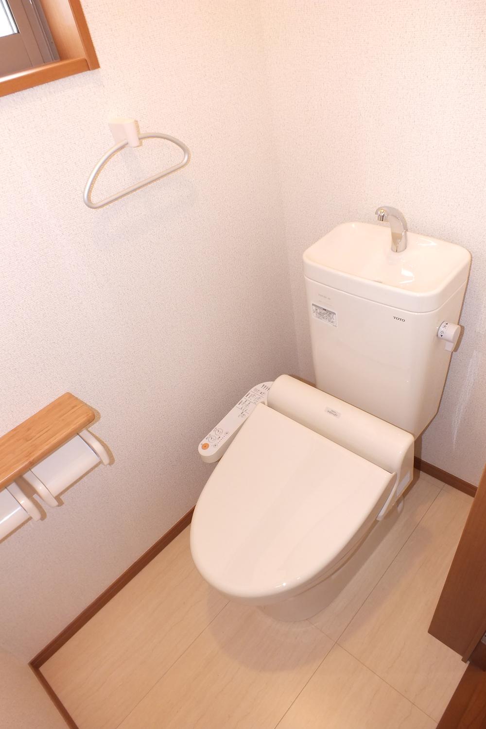 Toilet. ● same specifications ●
