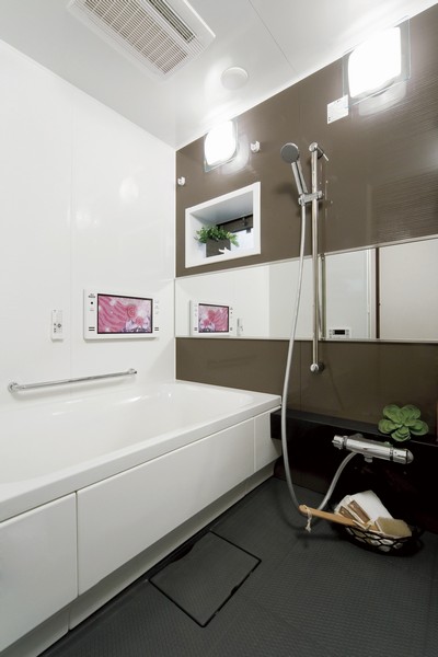 Bathroom with a window that can natural ventilation. Laundry Hoseru bathroom ventilation heating dryer Ya in the bathroom, Also standard equipment, such as shower slide bar that you can adjust the height of the shower to suit the people who use