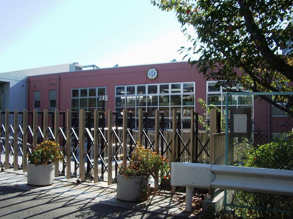 Primary school. Yagiyama until elementary school 670m